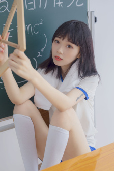 女邻居拉开裙子让我挺进